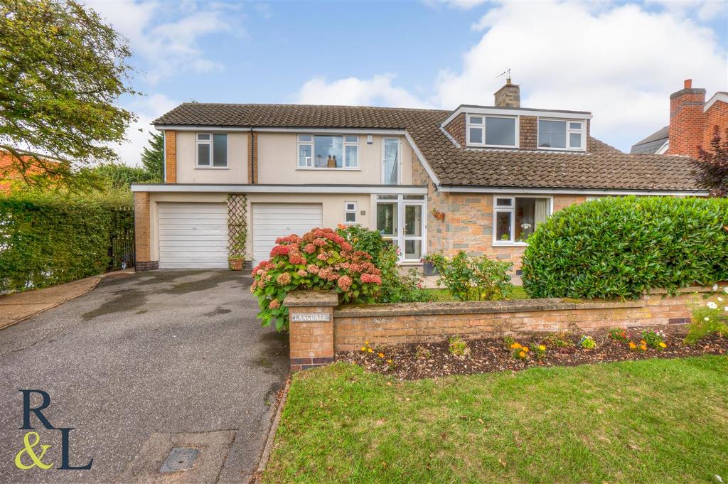 Park Avenue, Plumtree Park 4 bed detached house £550,000