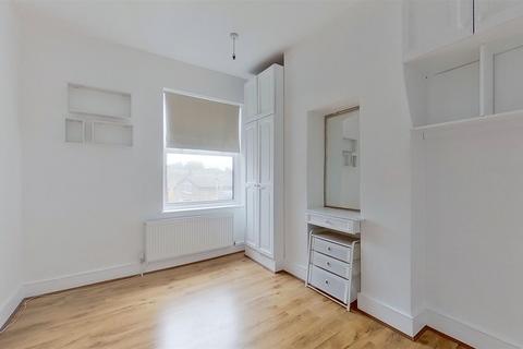 2 bedroom flat to rent - Garratt Lane, London
