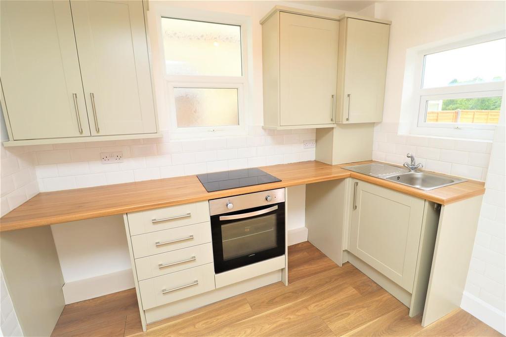 Ryde Avenue, Nuneaton, Warwickshire 3 bed semidetached house £950