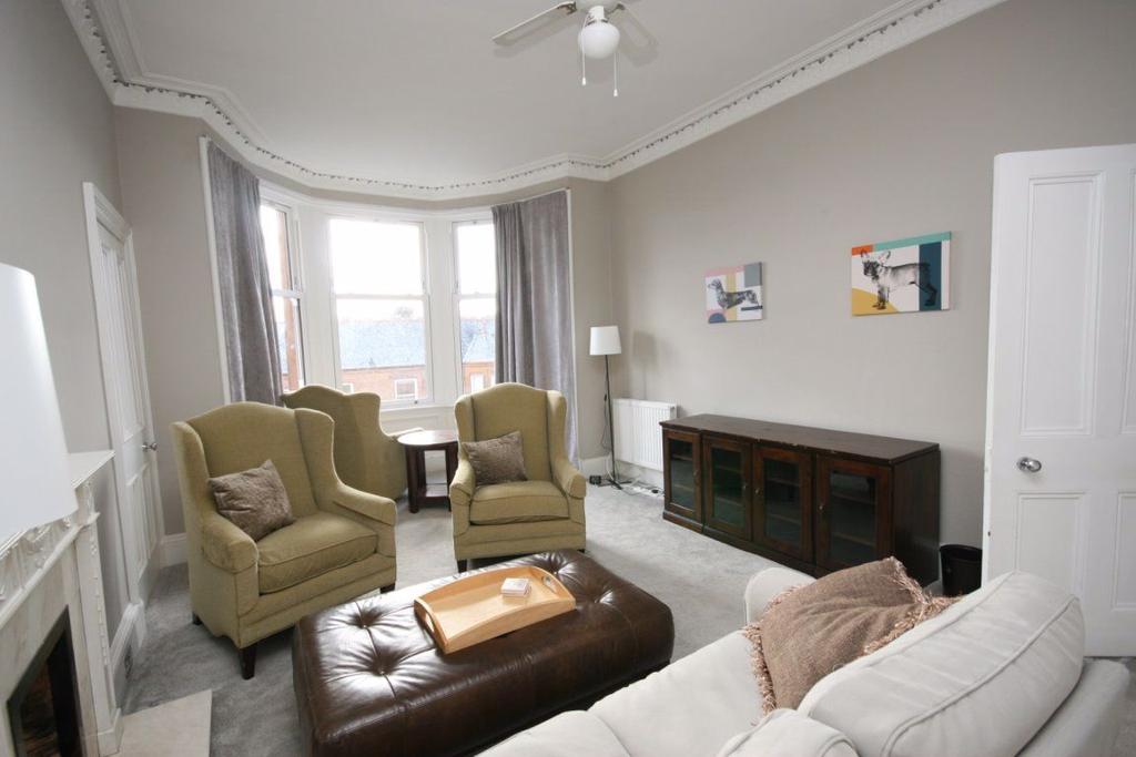 MacDowall Road, Edinburgh 2 bed flat £1,450 pcm (£335 pw)