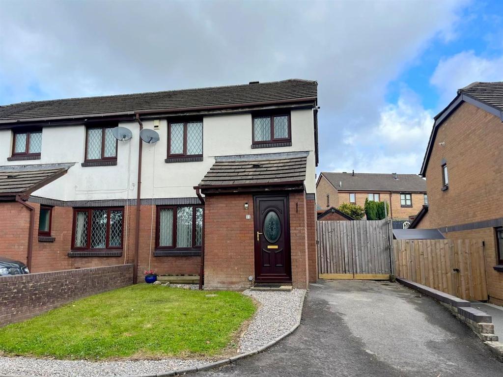 Heol Cadnawes, Parc Gwernfadog, Morriston, Swansea 3 bed semidetached
