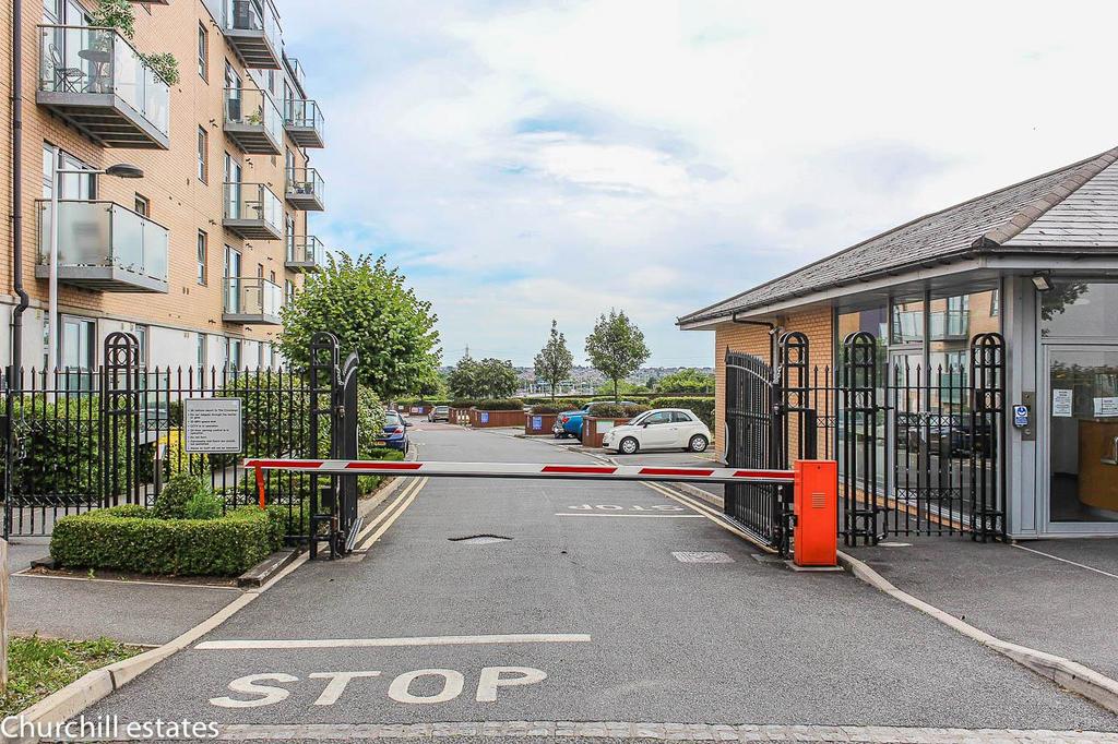Frontdriveway.jpg