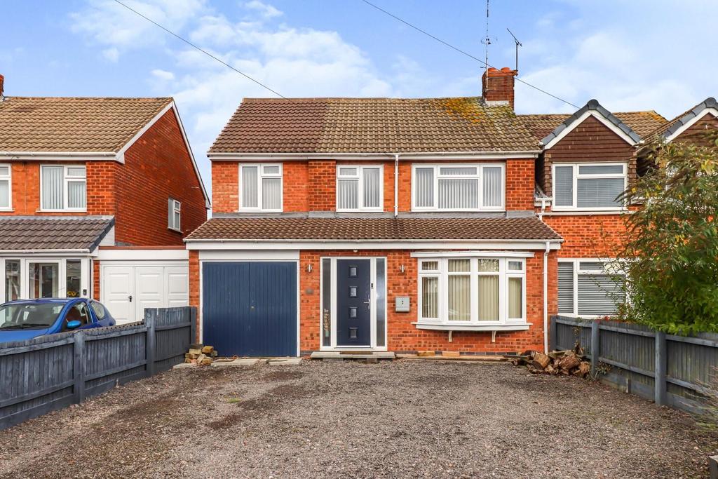Atholl Crescent, Stockingford, Nuneaton 4 bed semidetached house £
