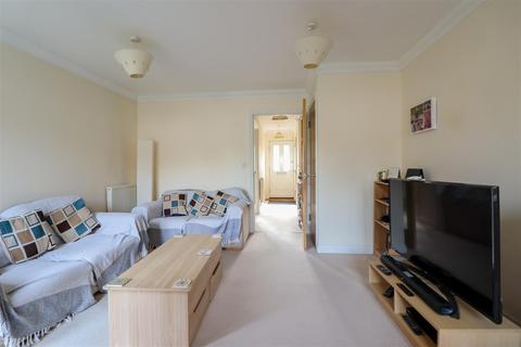 3 bedroom semi-detached house for sale - Redford Avenue, Horsham