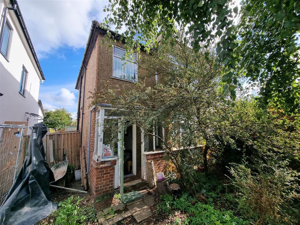 Osborn Gardens, London 3 bed semidetached house £535,000