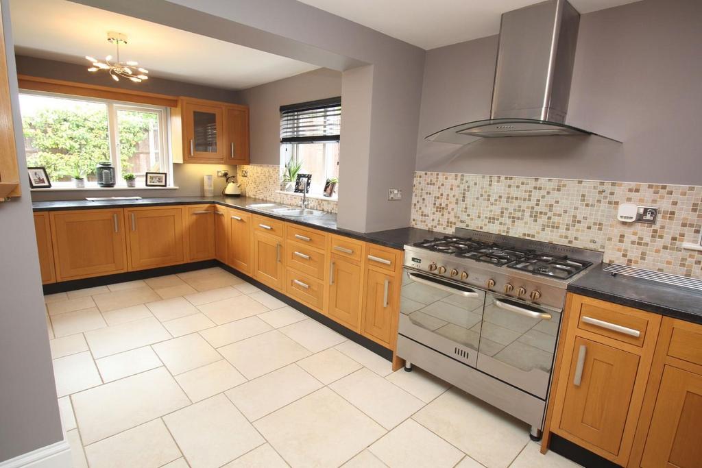 Trafford Close, Stevenage, SG1 3RY 4 bed detached house £750,000