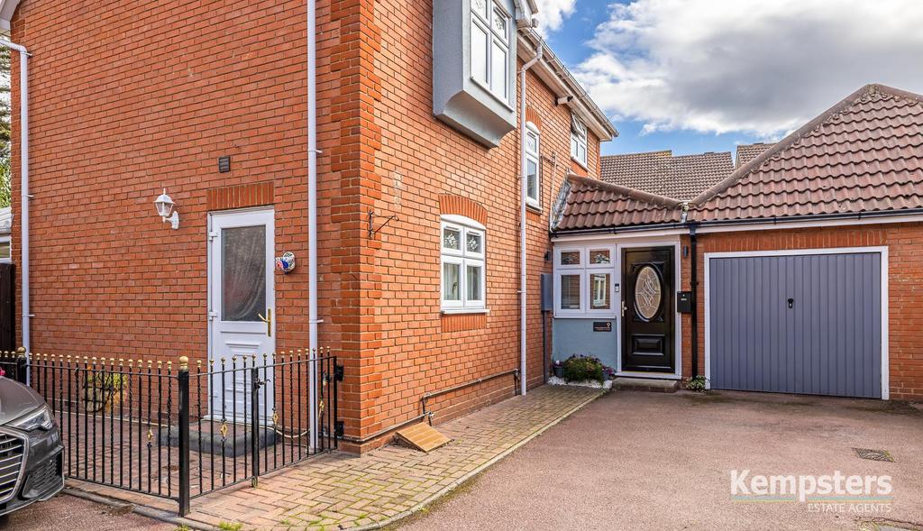 Andrea Avenue, Chafford Hundred, Grays 3 bed detached house for sale
