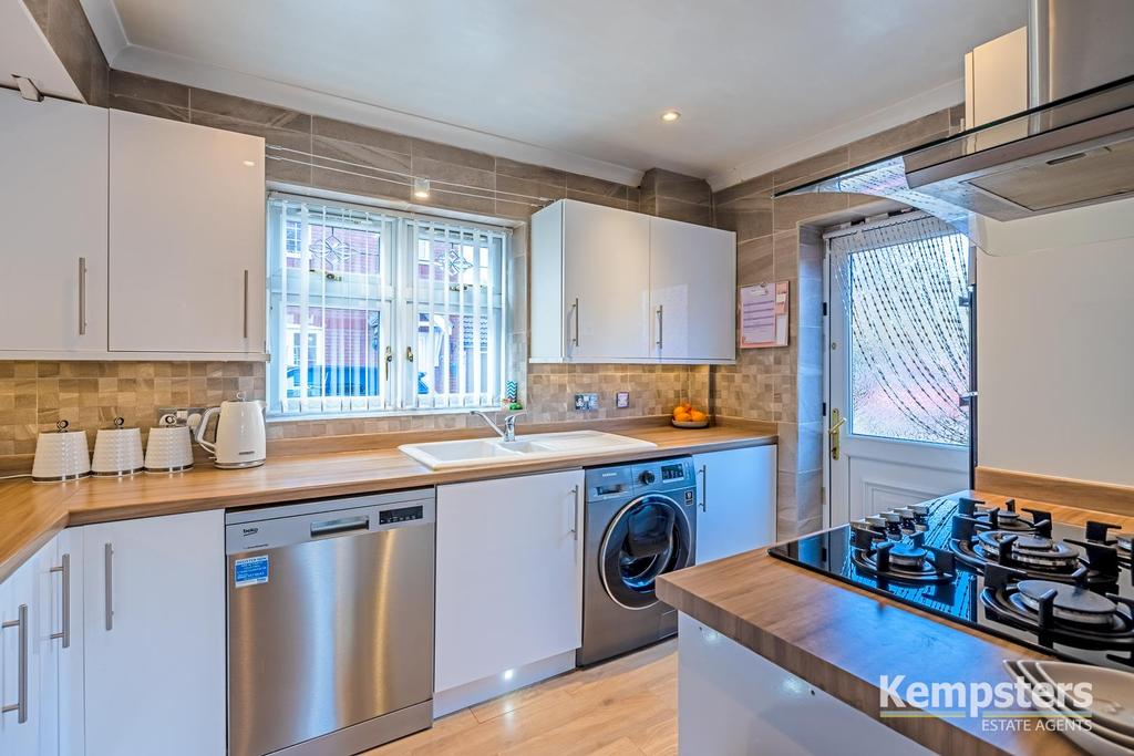 Kitchen 1.jpg