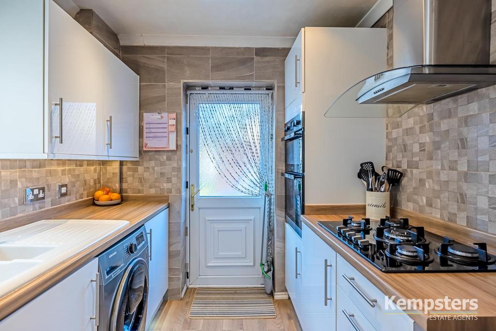 Kitchen 2.jpg