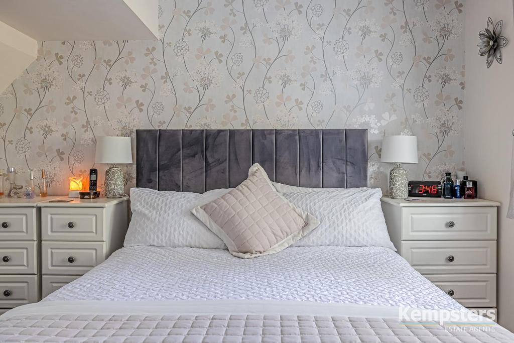Bedroom 2 4th.jpg