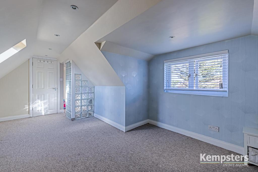 Bedroom 1 3rd.jpg