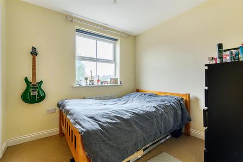 6 Appledore Road, Bedford, MK40 3UZ