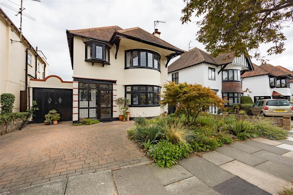 Leasway, Chalkwell 3 bed detached house £930,000