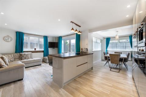 4 bedroom detached house for sale - Huntingdon Close, Kingston Park, Newcastle Upon Tyne