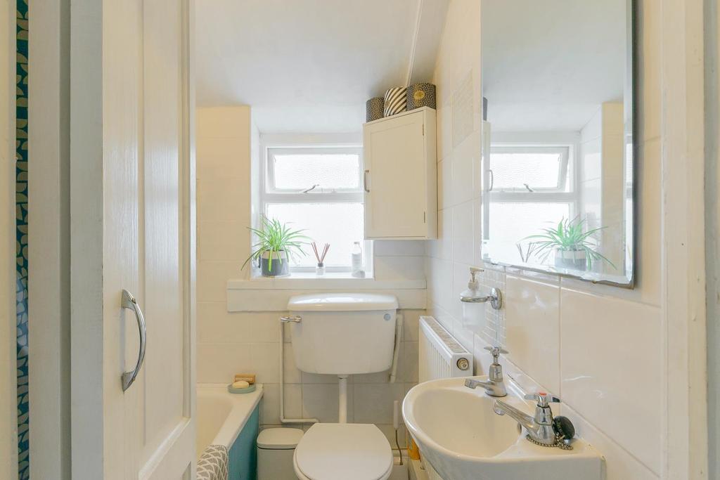 DAORWOTLUAP33 - Bathroom B.jpg