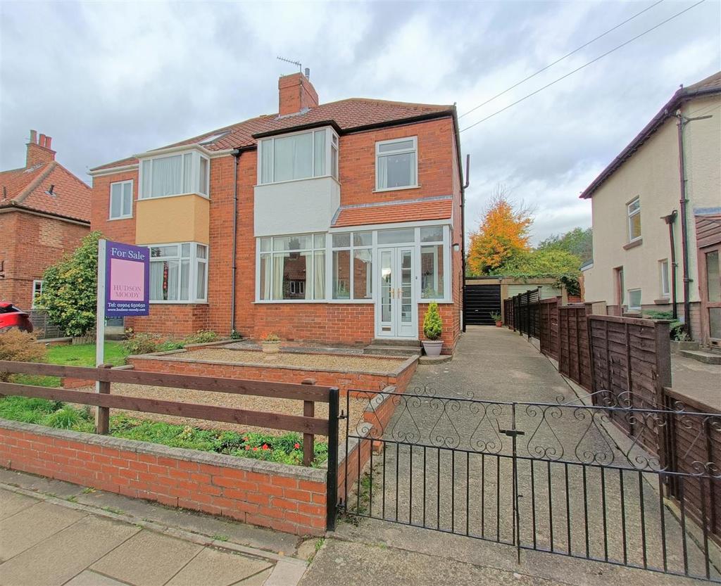 Kilburn Road, Fulford, York YO10 4DF 3 bed semidetached house for sale