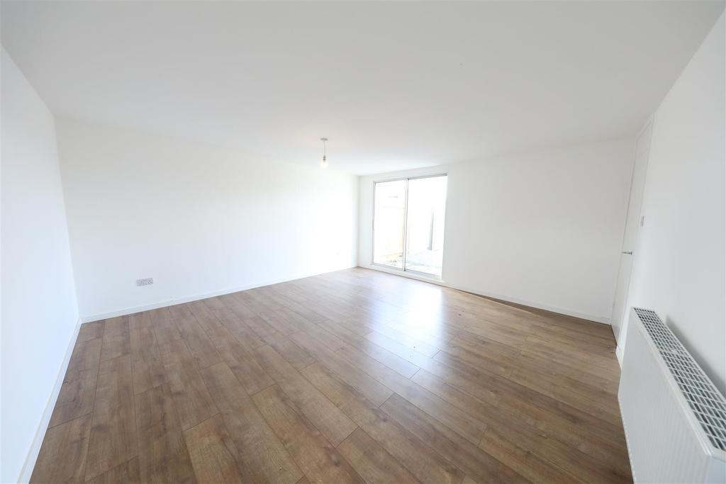 Stroud Crescent West, Bransholme, Hull 3 bed terraced house £80,000