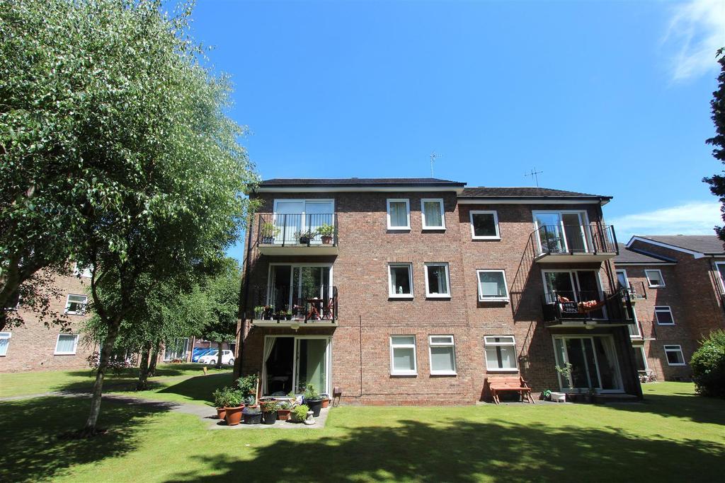 Westcliffe Court, Darlington 2 bed apartment £625 pcm (£144 pw)