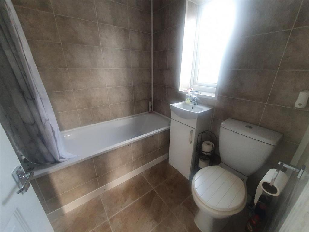 Picketston Close, St. Athan, Barry 3 bed semidetached house £189,999