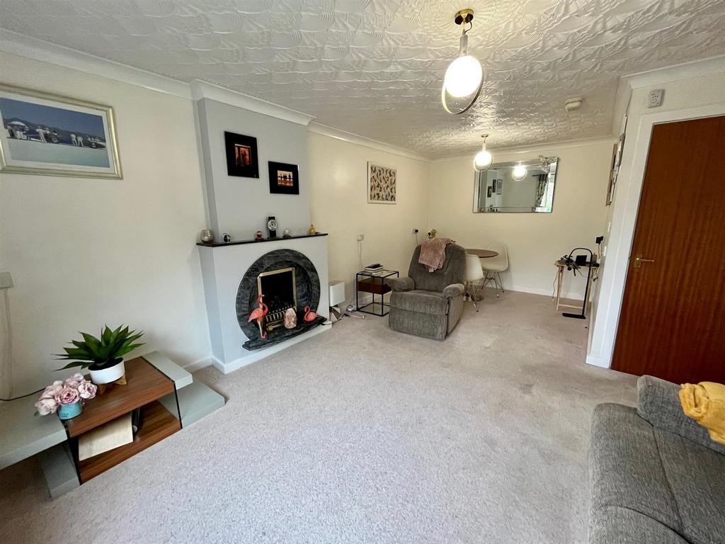 Bradley View, Holywell Green 2 bed semidetached bungalow £127,500