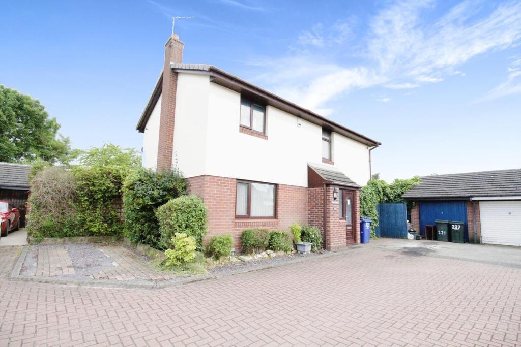 Broadwater Drive, Dunscroft, Doncaster 4 bed detached house £200,000