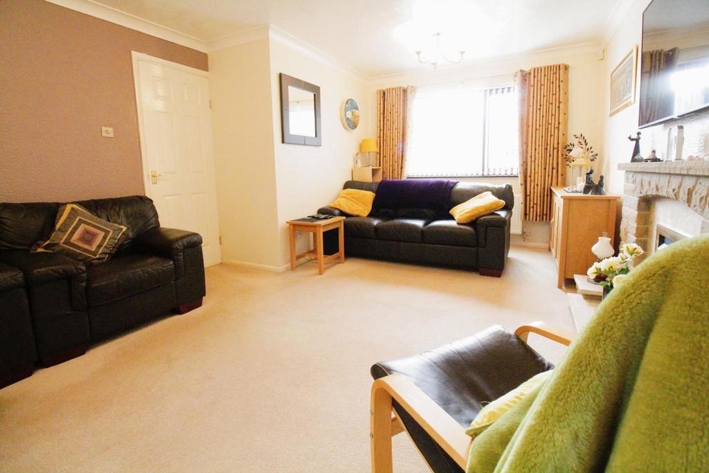Broadwater Drive, Dunscroft, Doncaster 4 bed detached house £200,000