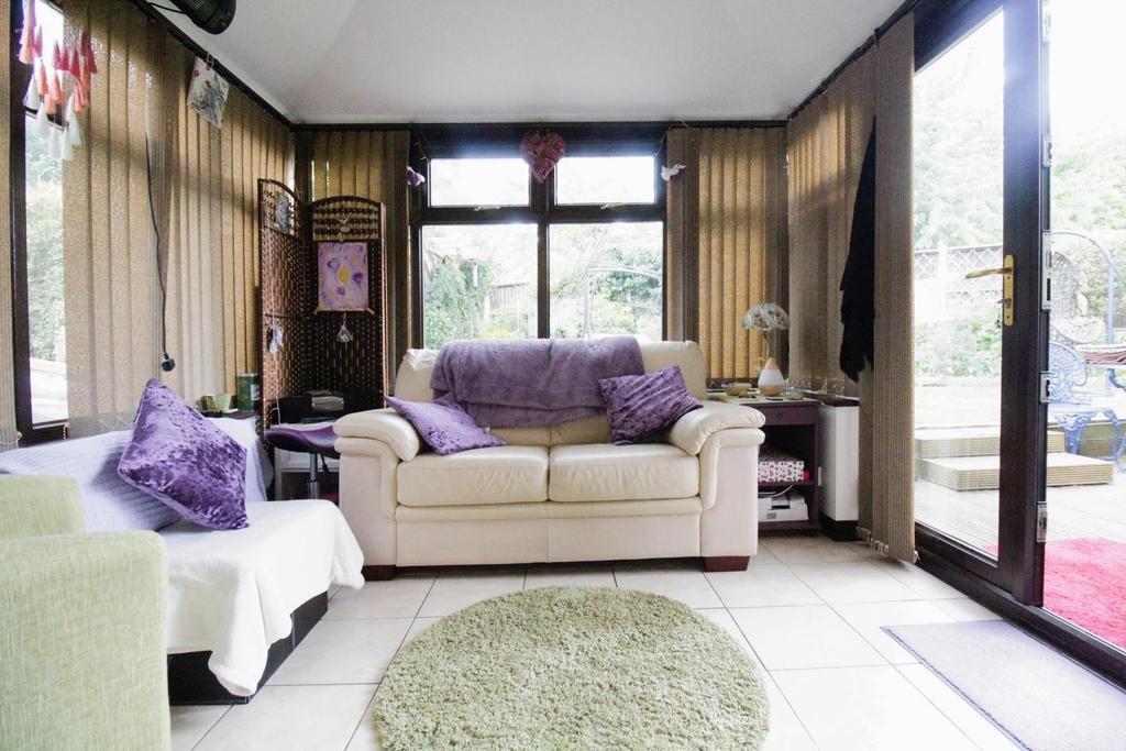 Broadwater Drive, Dunscroft, Doncaster 4 bed detached house £200,000