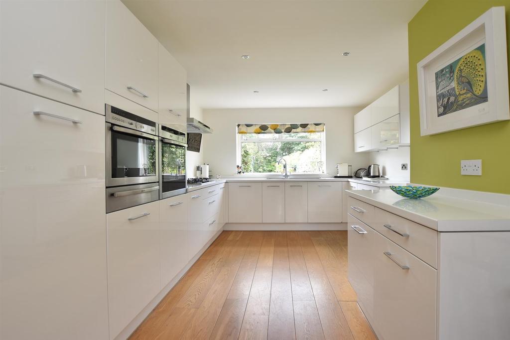 Denehurst Gardens, Hastings 4 bed detached house for sale £650,000