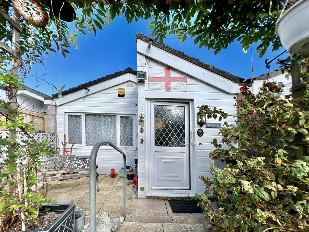 Cumber Drive, Brixham 1 bed terraced bungalow £195,000