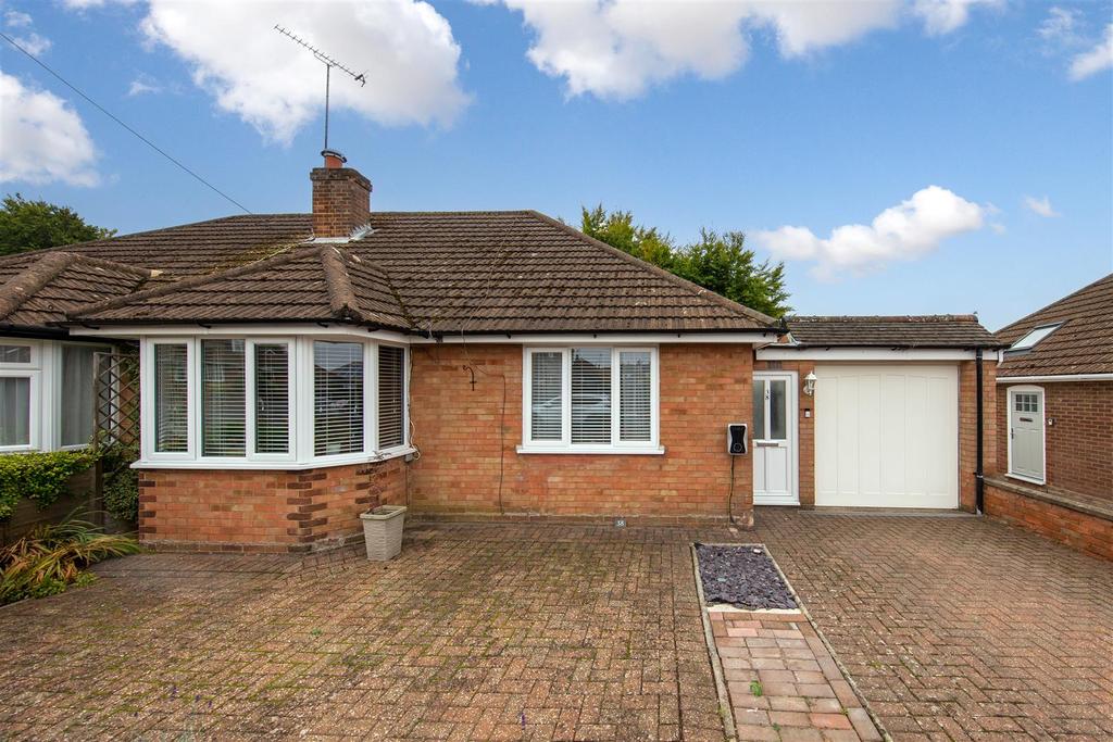 Marina Drive, Dunstable, Bedfordshire 2 bed semidetached bungalow £