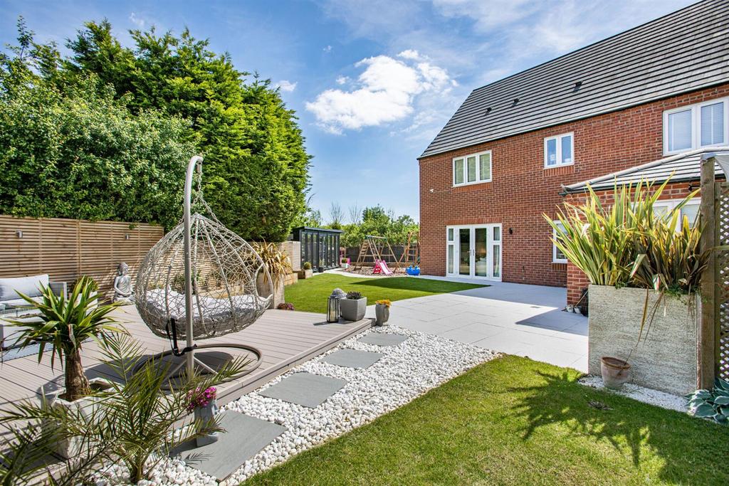 Pineview Drive, Leigh Sinton... 5 bed detached house £750,000