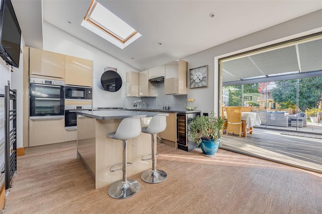 Ruden Way, Epsom 3 bed semidetached house for sale £750,000
