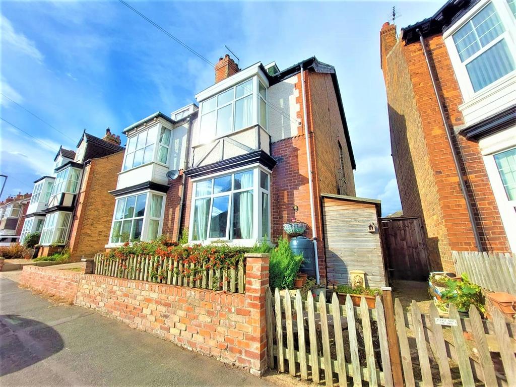 Clifford Street, Hornsea 6 bed semidetached house for sale £249,950