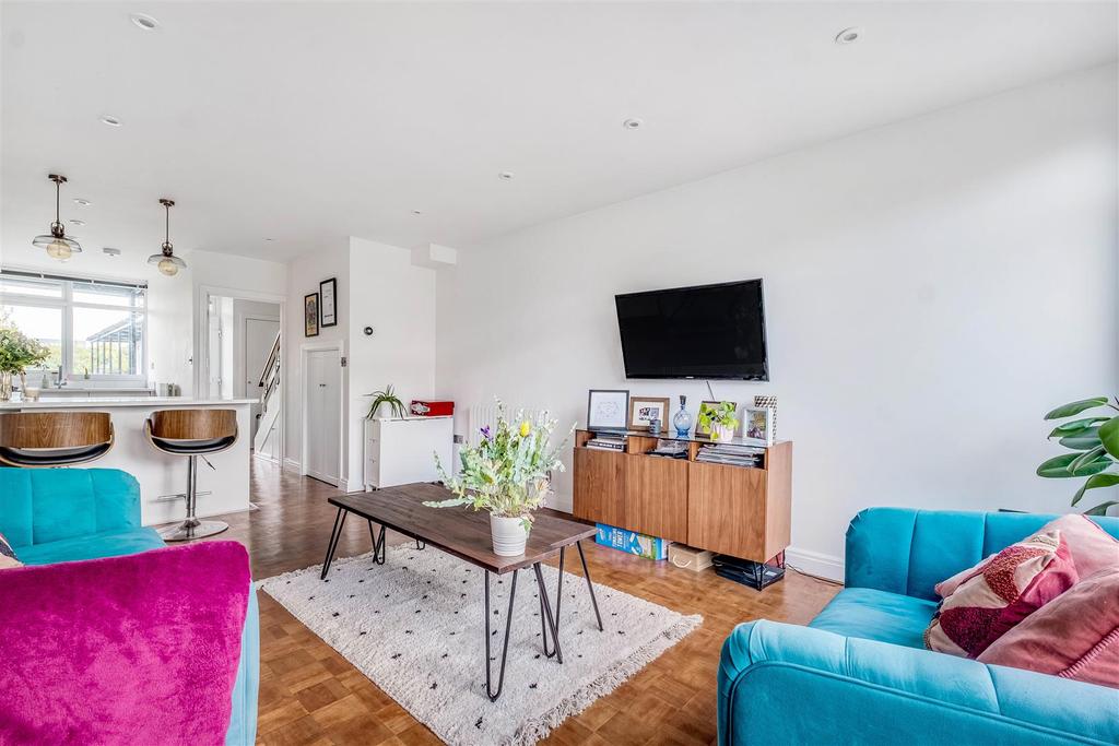 Court Royal, Carlton Drive, Putney 2 bed flat for sale £550,000