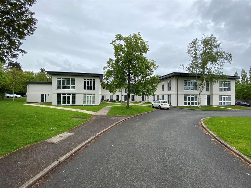 Danescourt Road, Tettenhall... 2 bed apartment £925 pcm (£213 pw)