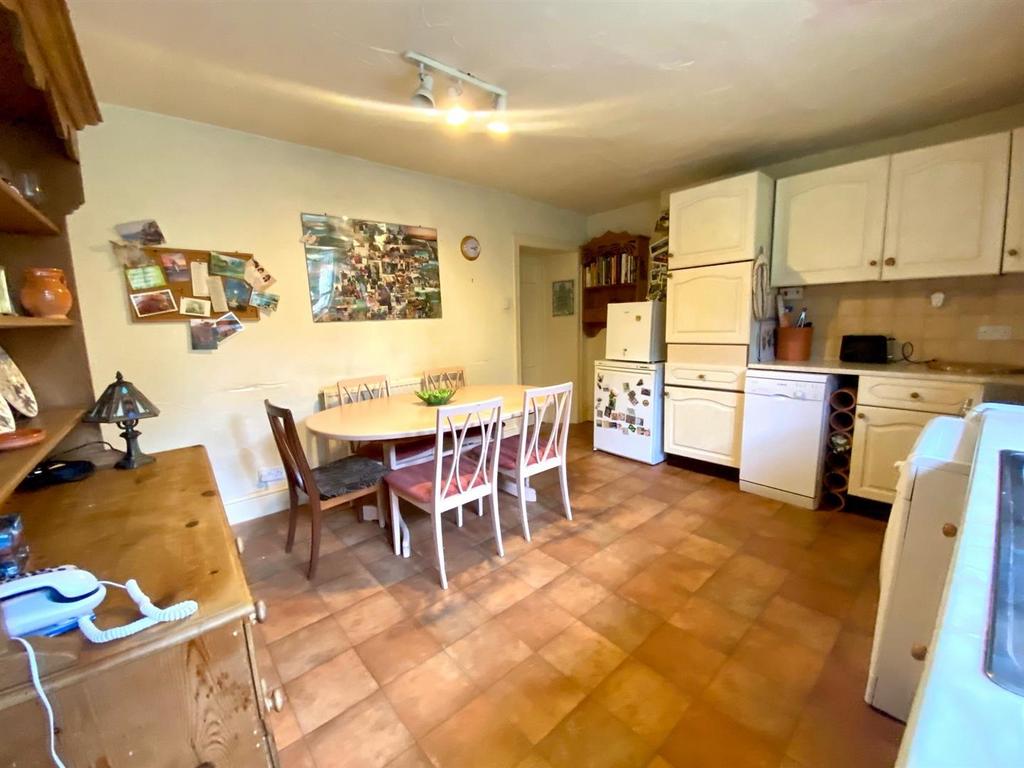 Kitchen 3.jpg