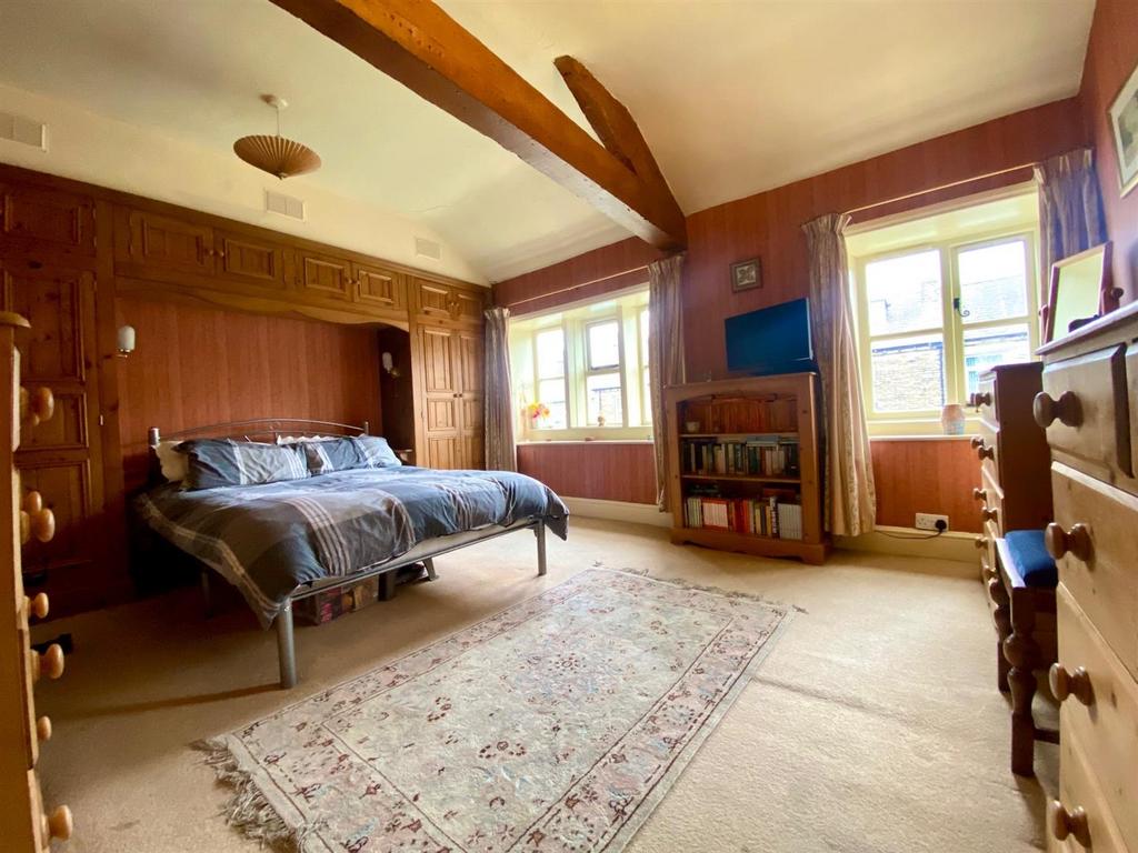 Bedroom 1 (2).jpg