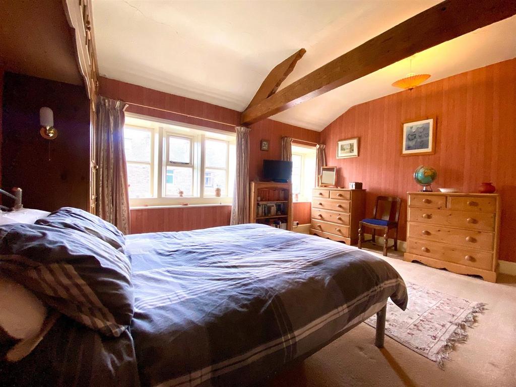 Bedroom 1.jpg