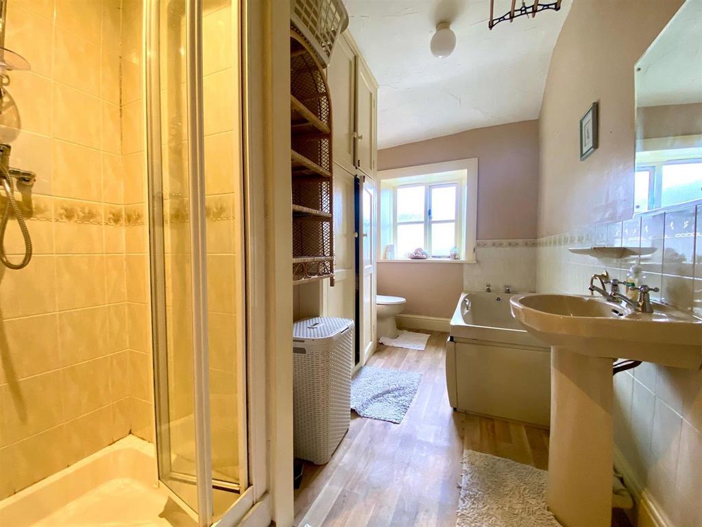 Bathroom.jpg