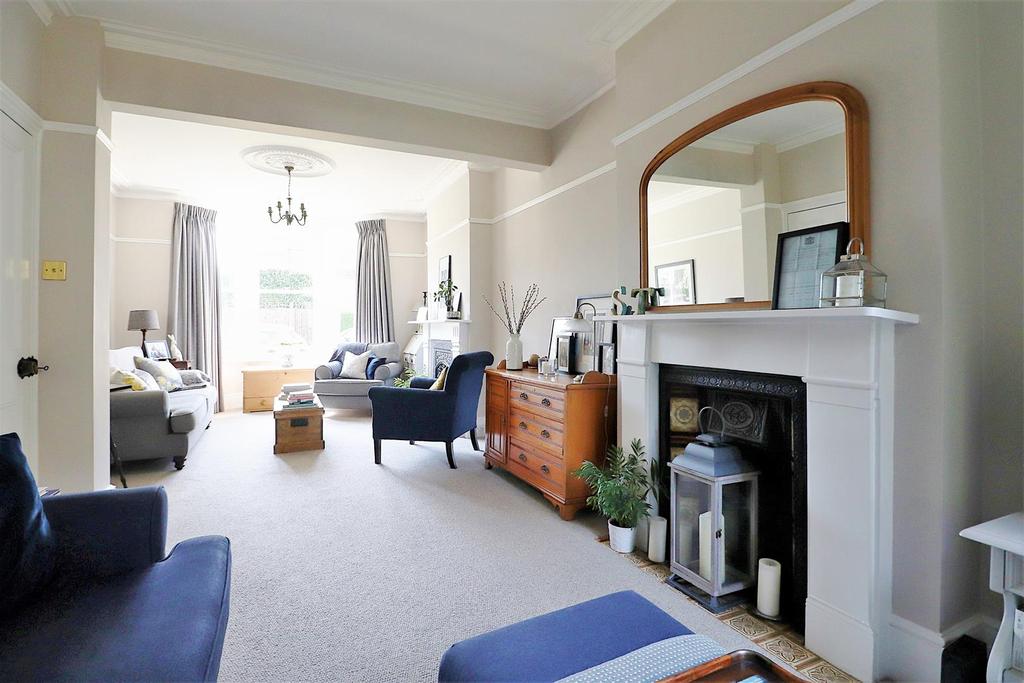 Enlarged Lounge View