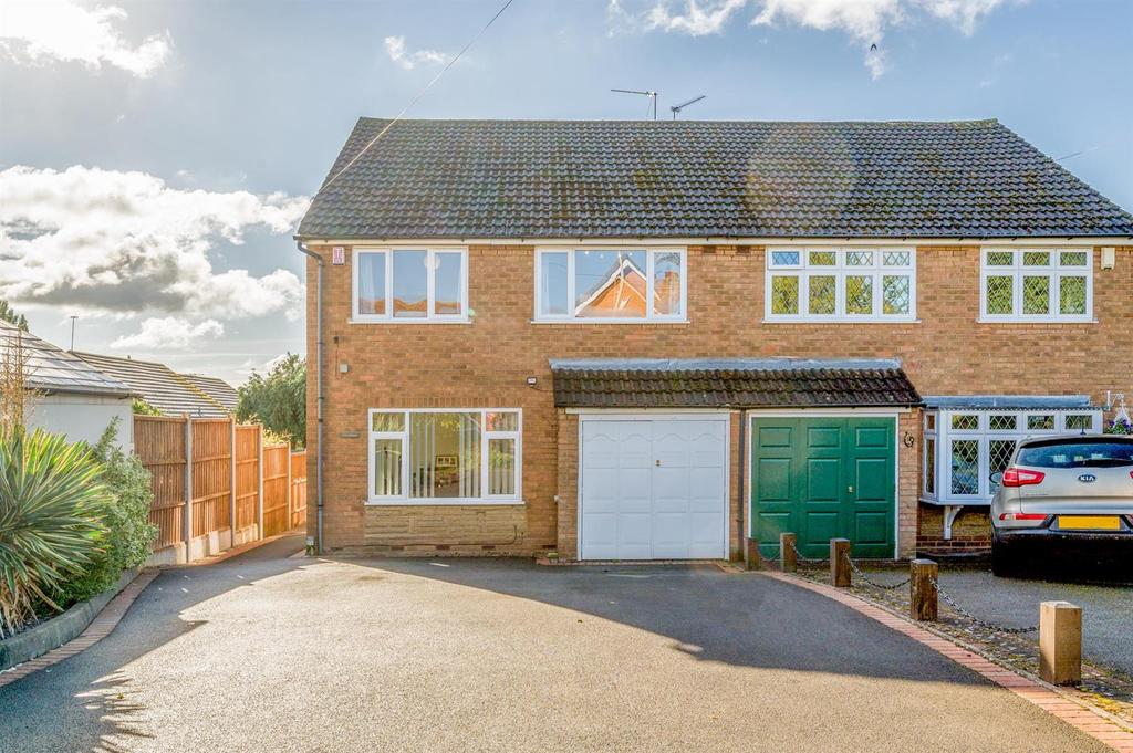 Vicarage Road, Wollaston, DY8 4NP 3 bed semidetached house £335,000