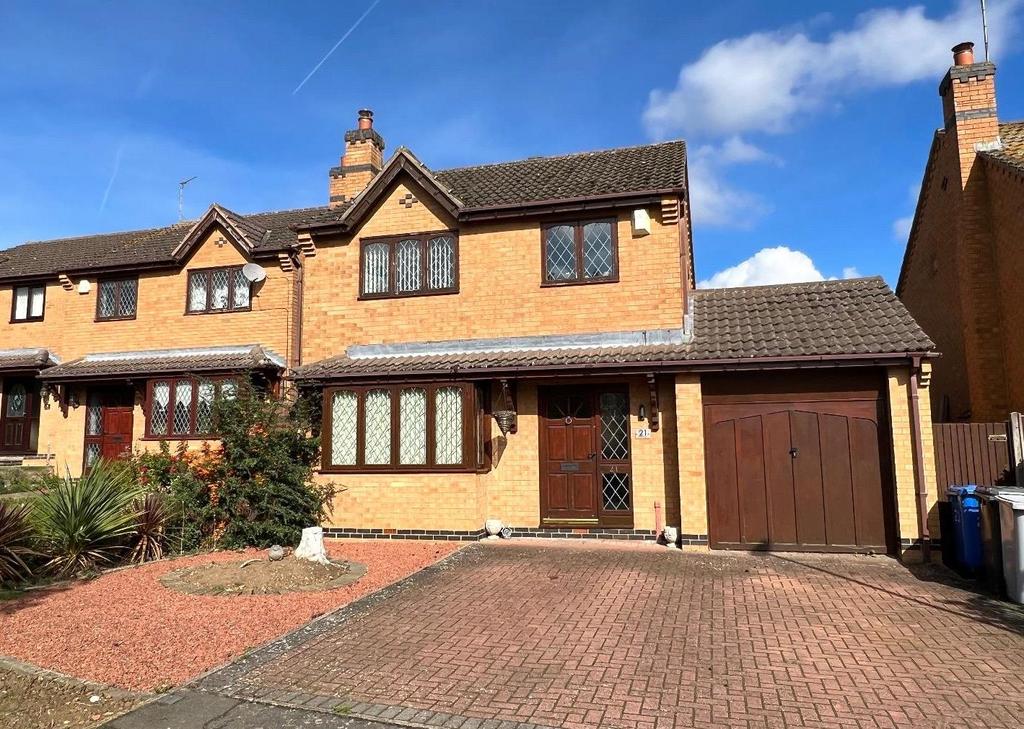 Chestnut Drive, Desborough, Kettering 3 bed detached house for sale £