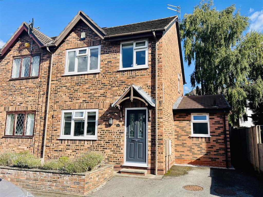 Brentwood Avenue, Timperley, Altrincham 3 bed semidetached house £350,000