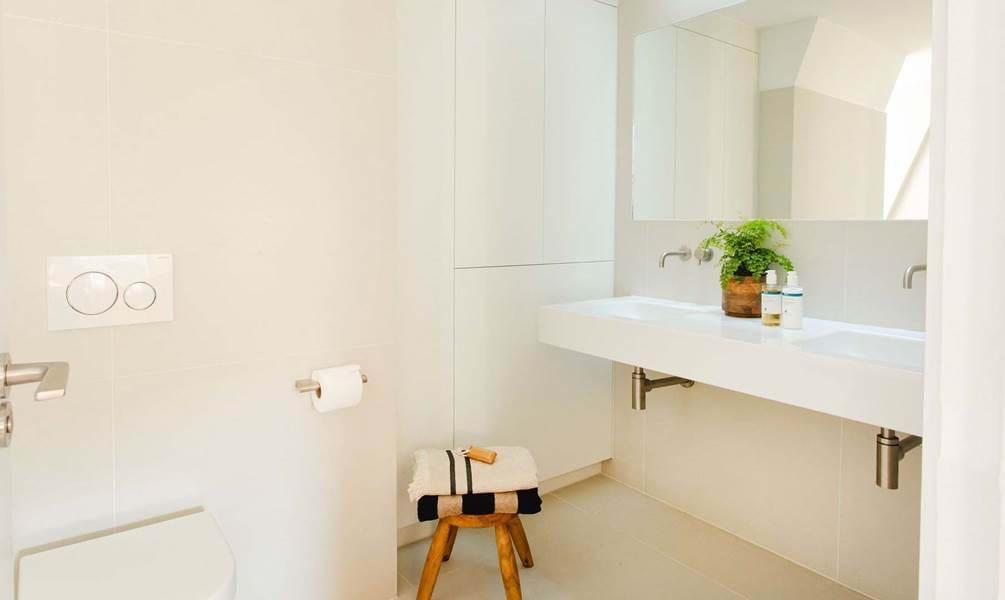 Bathroom 1.jpg