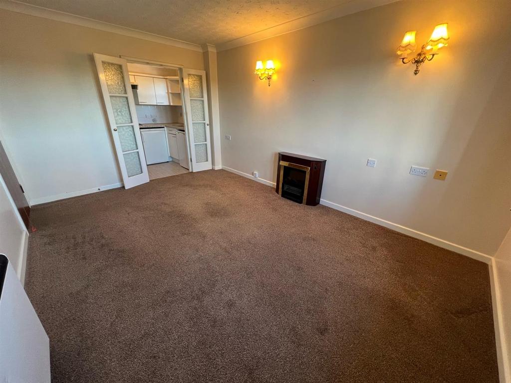 Liddiard Court, Stourbridge, DY8 3SD 1 bed apartment for sale £90,000