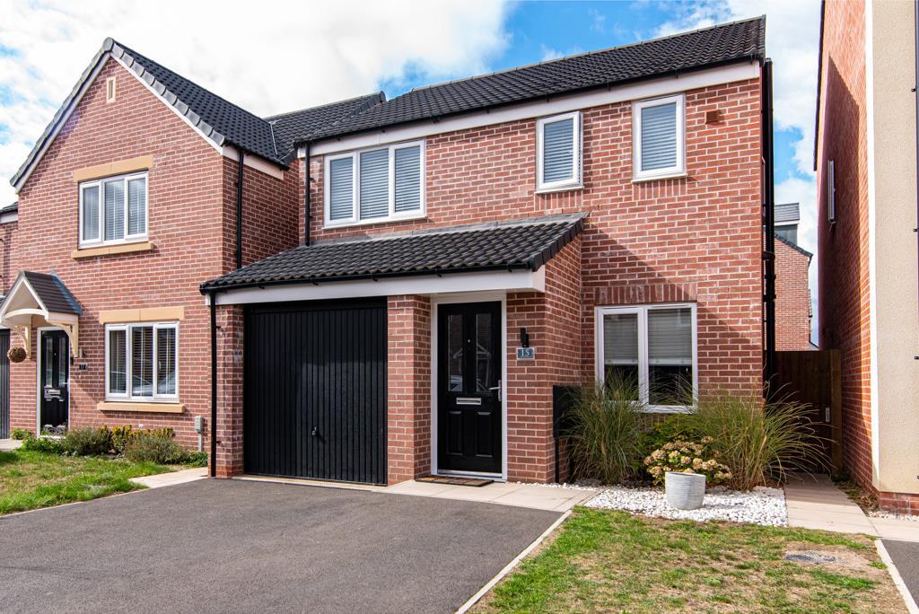 Wisteria Road, Burton Joyce 3 bed detached house £285,000