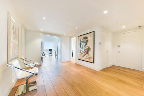 3 bedroom penthouse to rent, Hester Road, SW11