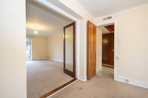 3 bedroom flat to rent - Succoth Court, Ravelston, Edinburgh, EH12