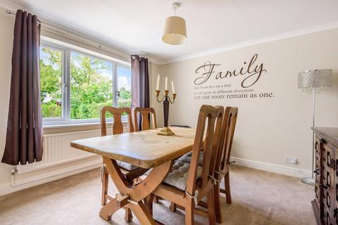 8 Ridgeway Close, Lightwater, GU18 5XU