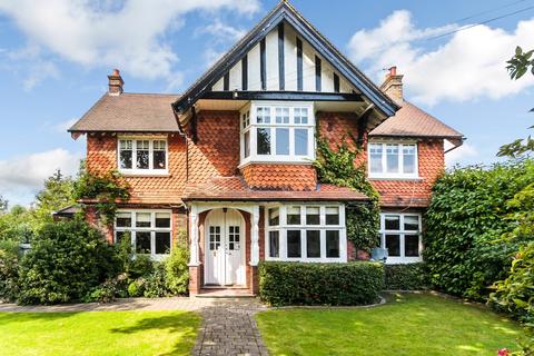 19 Wimblehurst Road, Horsham, RH12 2EA